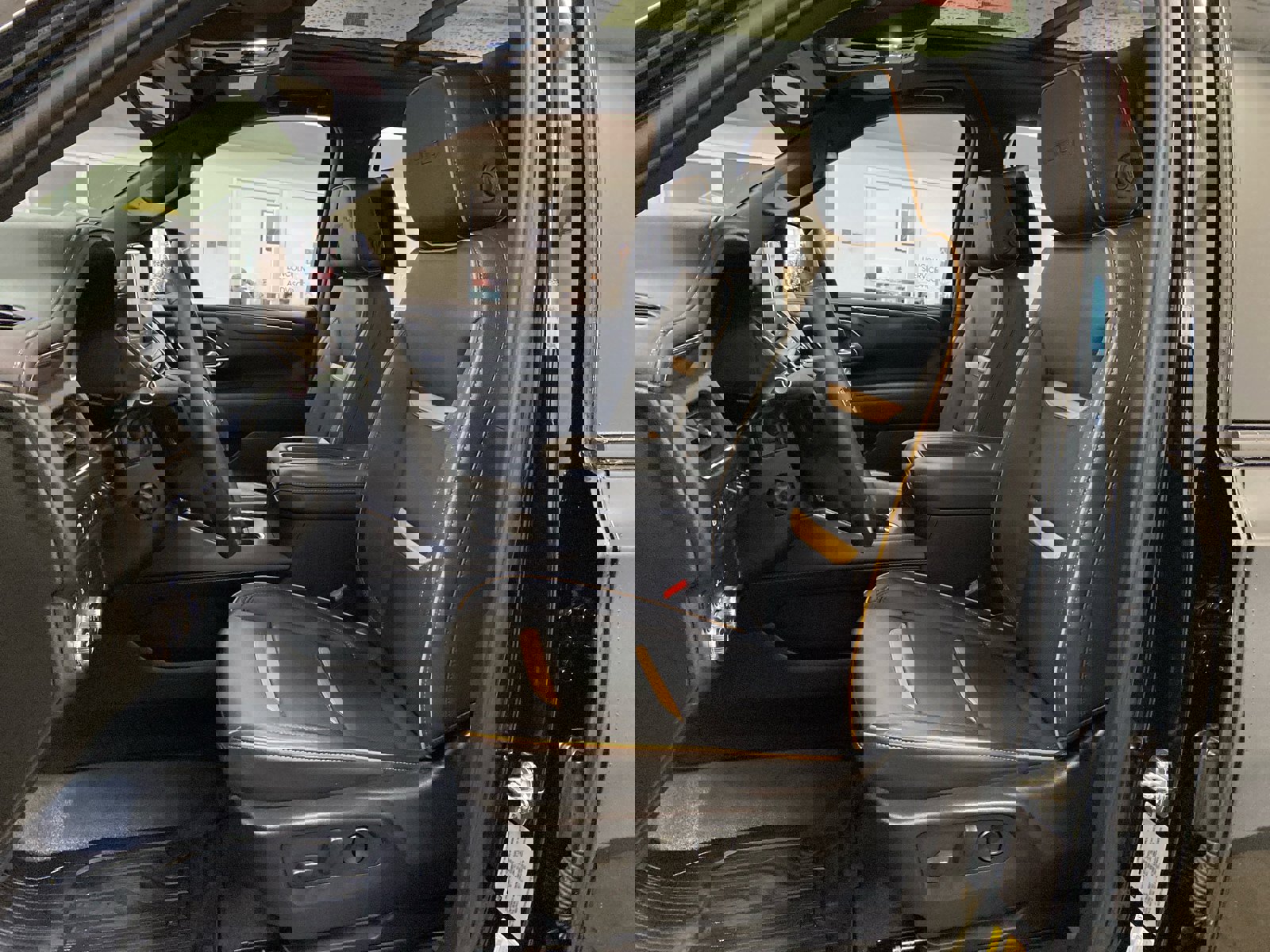 Used 2024 GMC Yukon XL AT4 w/ Technology Package image 18