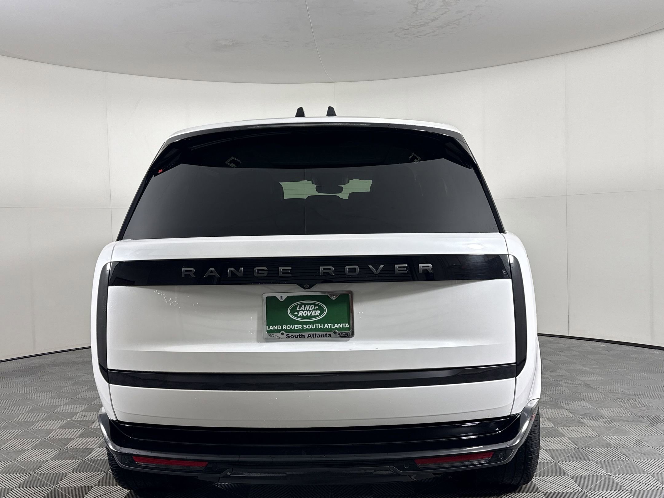 Used 2024 Land Rover Range Rover Long Wheelbase SE AWD/4WD image 11