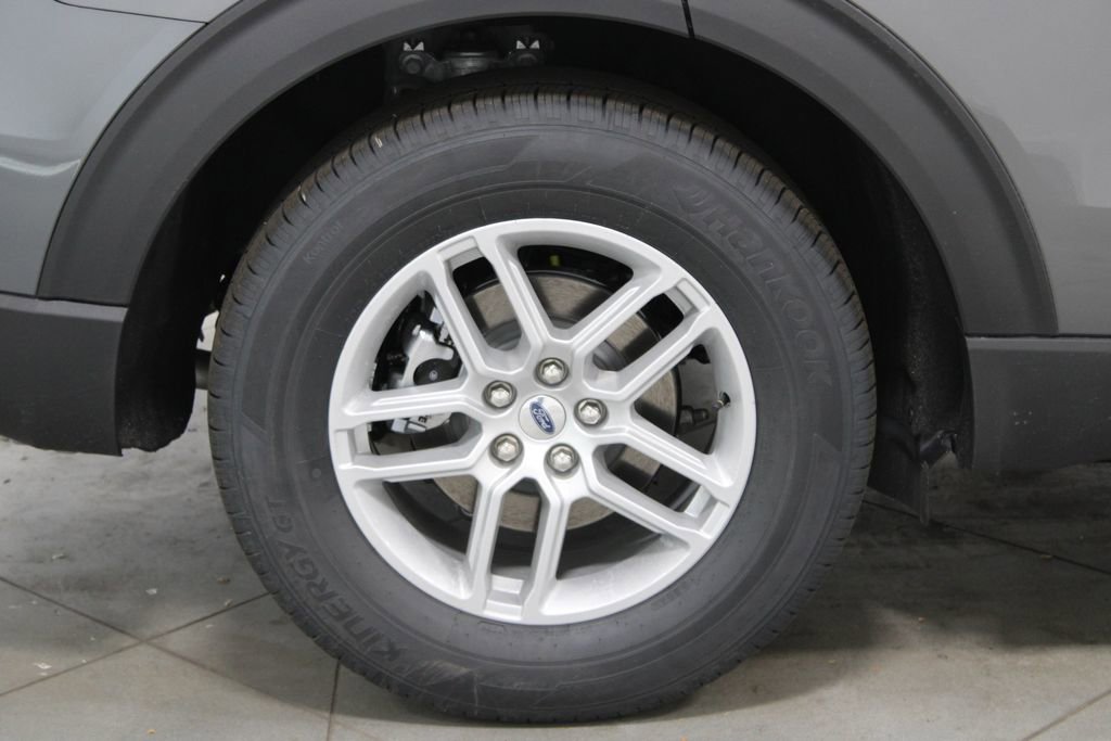 New 2026 Ford Explorer Active RWD image 13