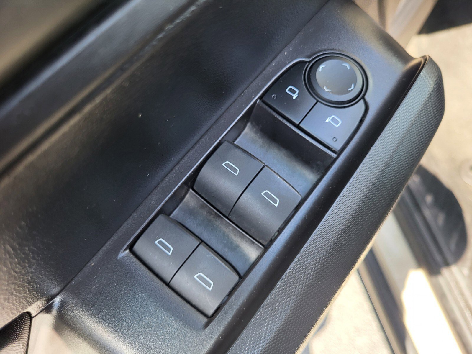 Used 2024 Chevrolet Colorado W/T image 18