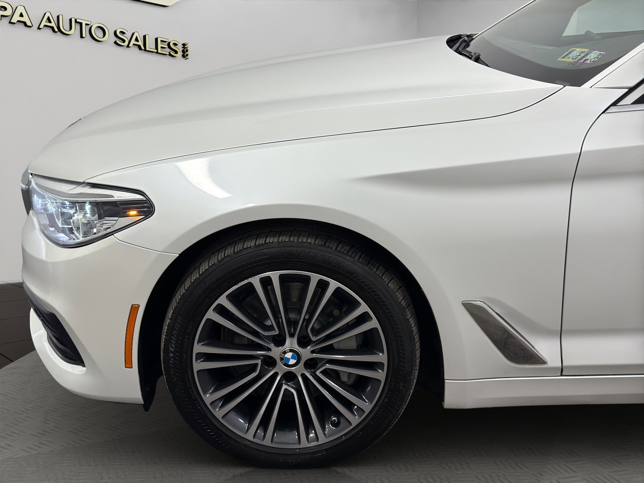 Used 2017 BMW 540i xDrive image 22