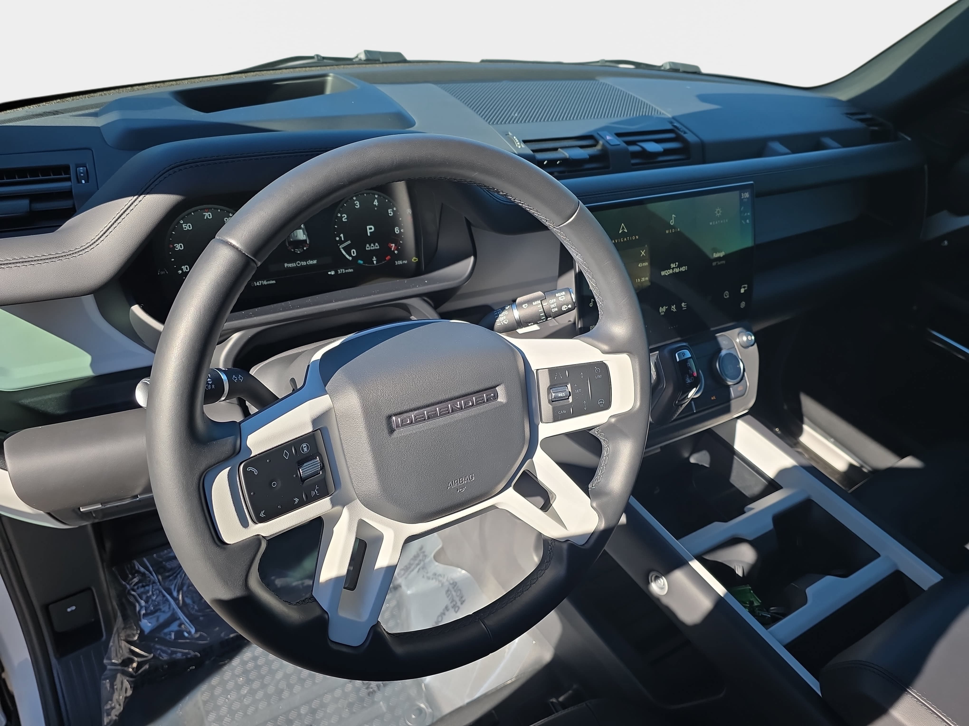 Certified 2026 Land Rover Defender 110 X-Dynamic SE AWD/4WD image 15