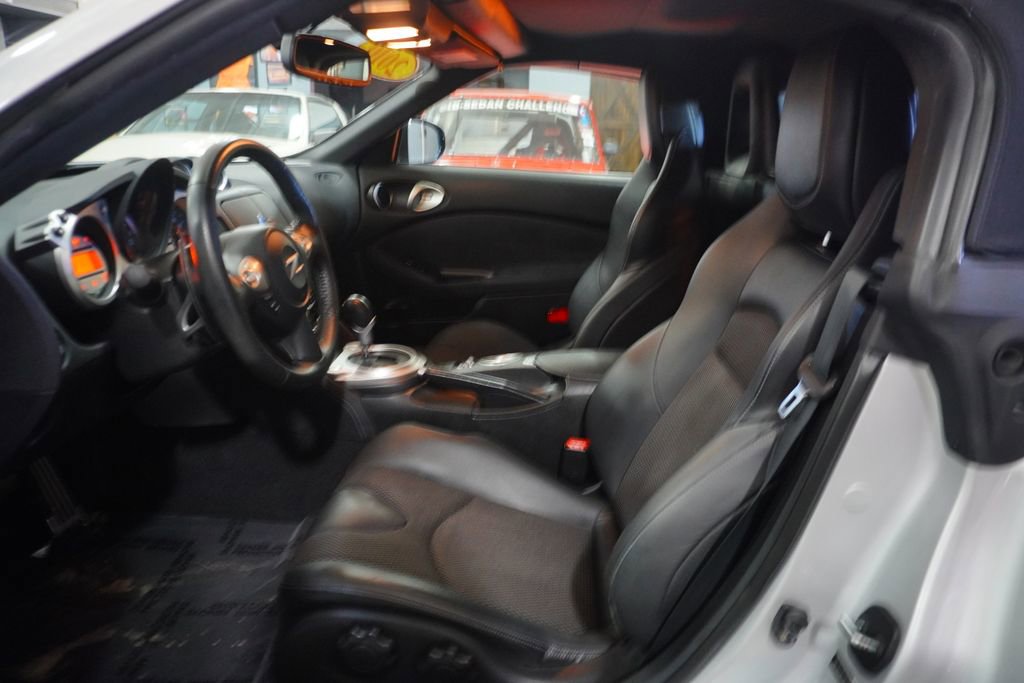 Used 2010 Nissan 370Z Touring image 24