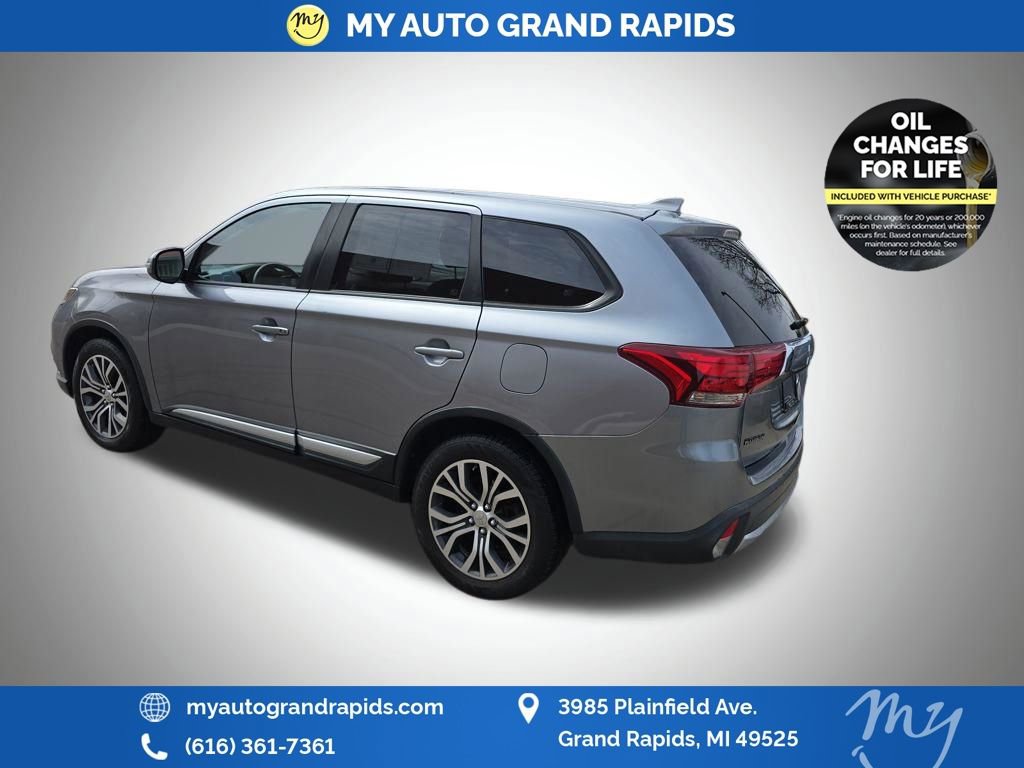 Used 2017 Mitsubishi Outlander SE image 5