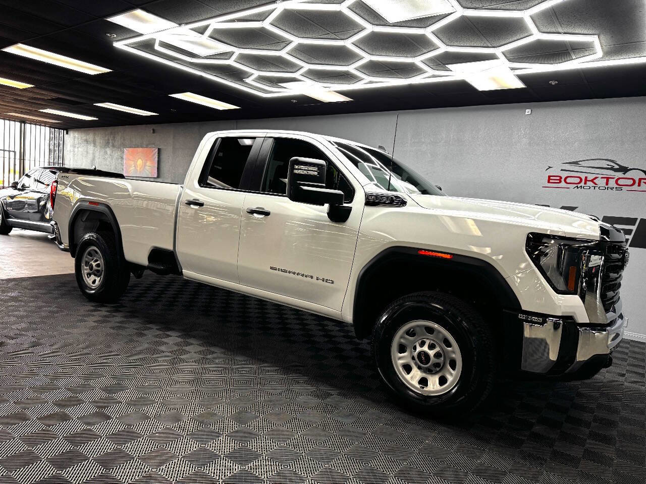 Used 2024 GMC Sierra 2500 Pro image 2