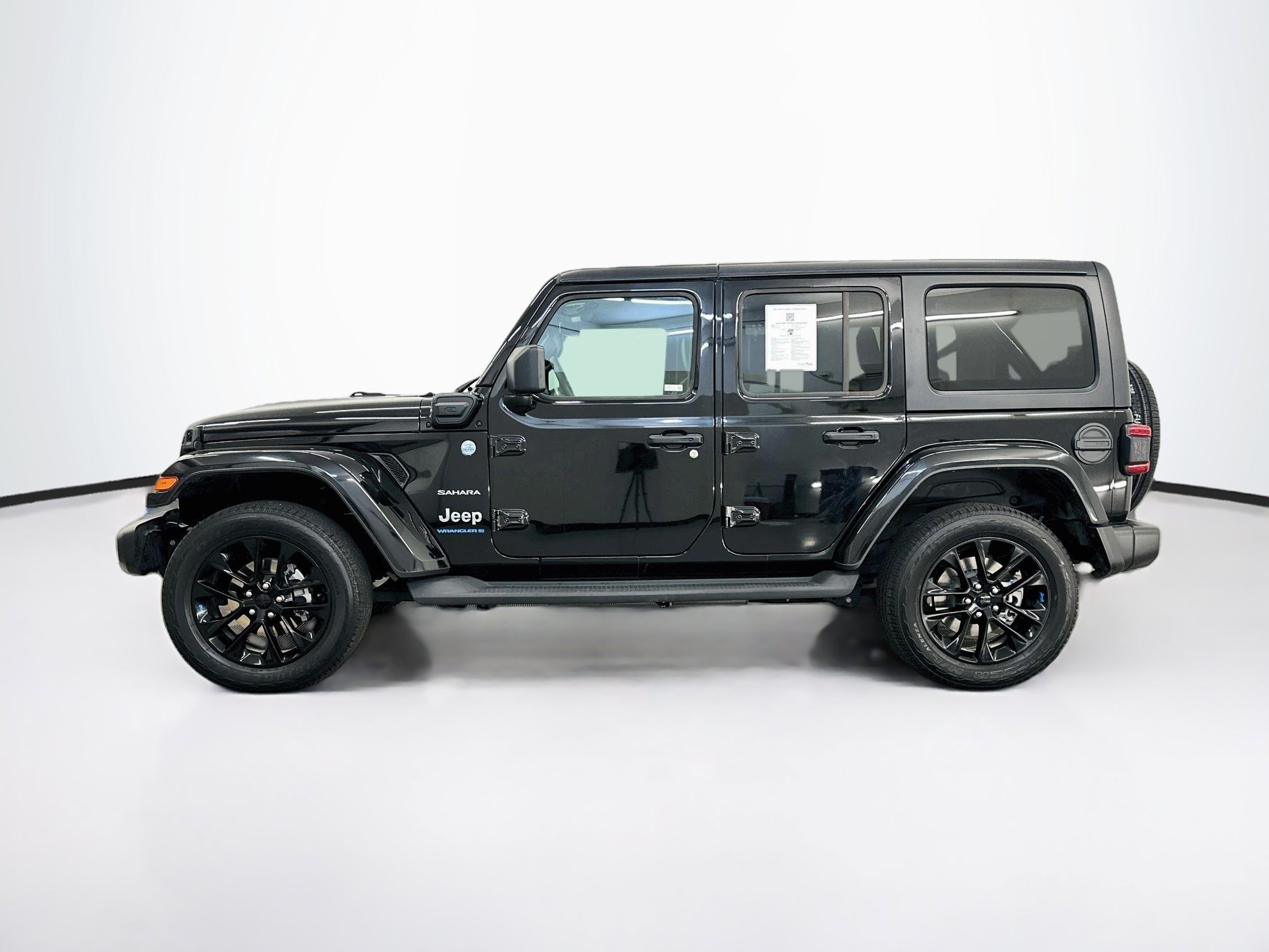 Used 2023 Jeep Wrangler Unlimited Sahara AWD/4WD image 4