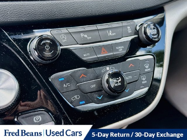 Used 2023 Chrysler Pacifica Touring-L FWD image 21