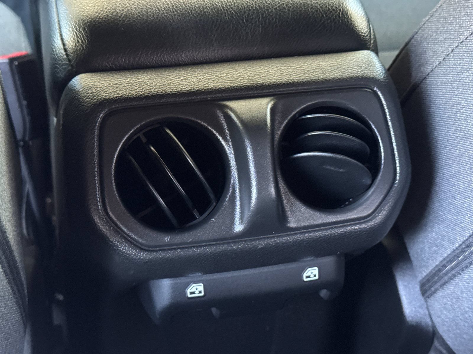 Used 2024 Jeep Wrangler Unlimited AWD/4WD image 35