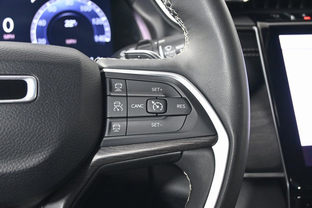 Used 2023 Jeep Grand Cherokee Limited AWD/4WD image 38