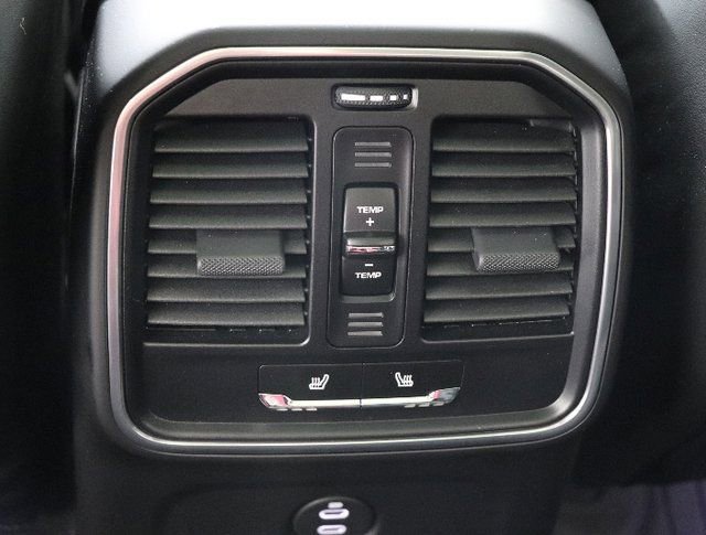 Used 2025 Porsche Macan image 26