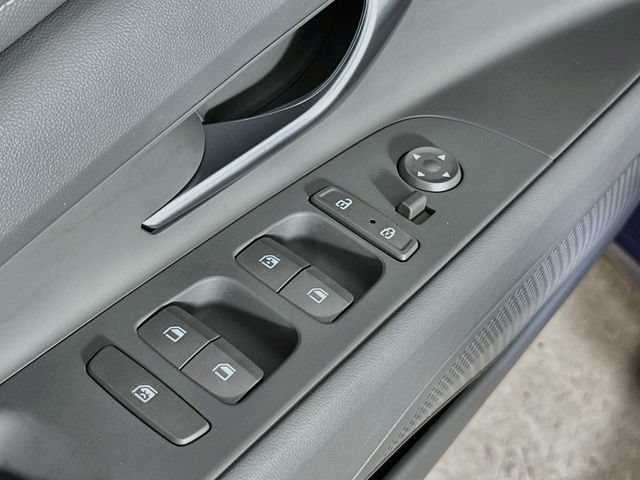 Used 2023 Hyundai Elantra SEL w/ Convenience Package FWD image 10
