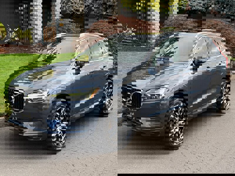 Used 2018 Volvo XC60 T5 Momentum w/ Convenience Package