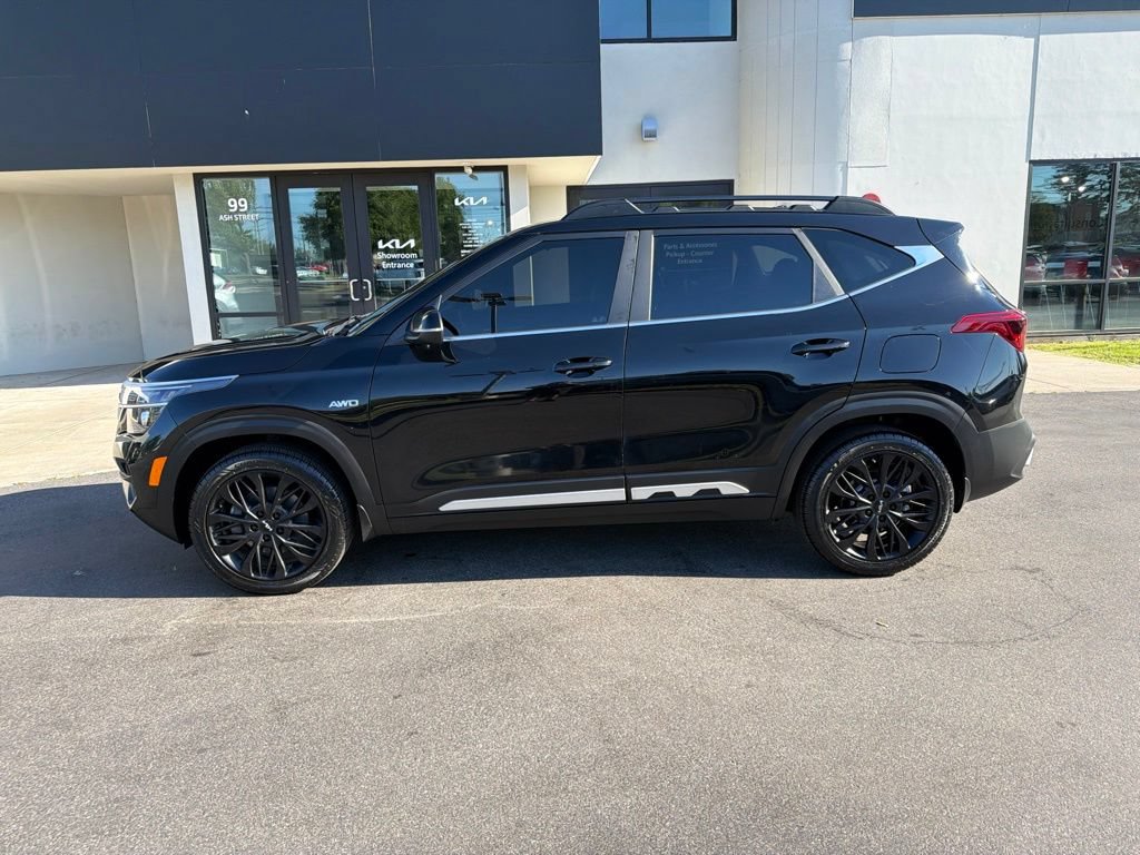 Certified 2022 Kia Seltos Nightfall Edition AWD/4WD image 2