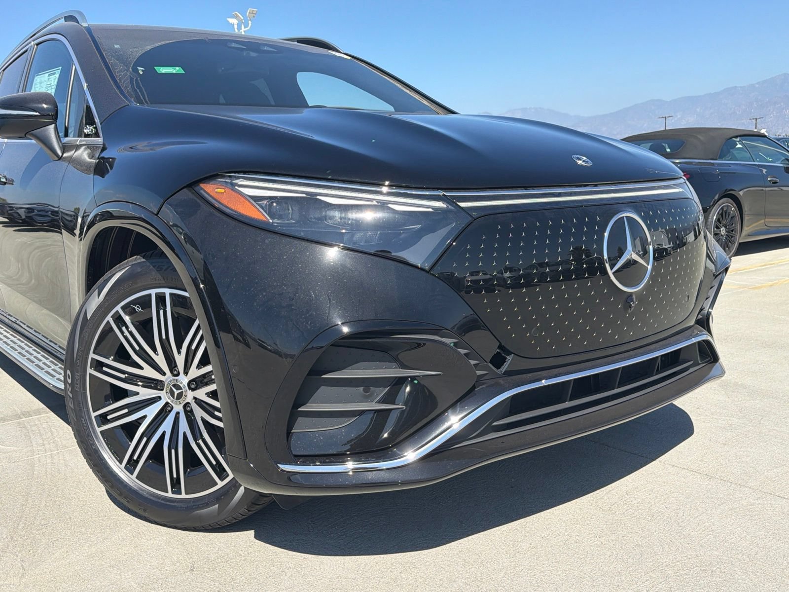 New 2027 Mercedes-Benz EQS 400 4MATIC SUV image 3