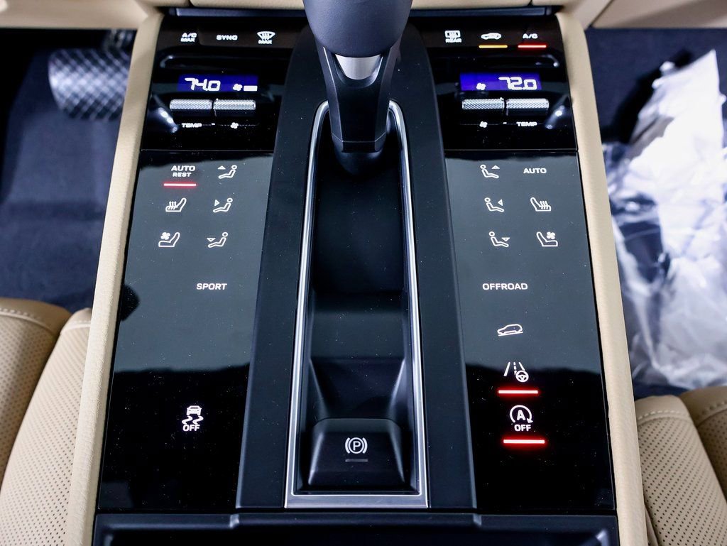 Certified 2025 Porsche Macan image 20