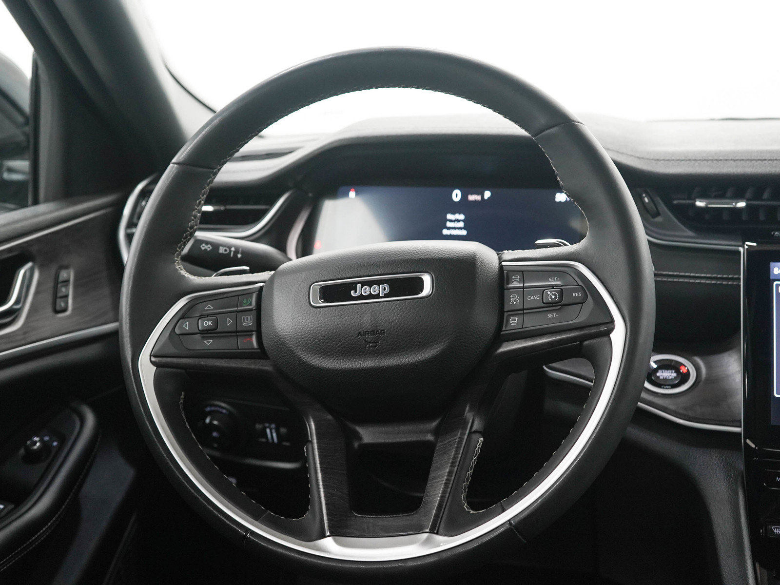 Used 2024 Jeep Grand Cherokee Limited w/ Luxury Tech Group II AWD/4WD image 17