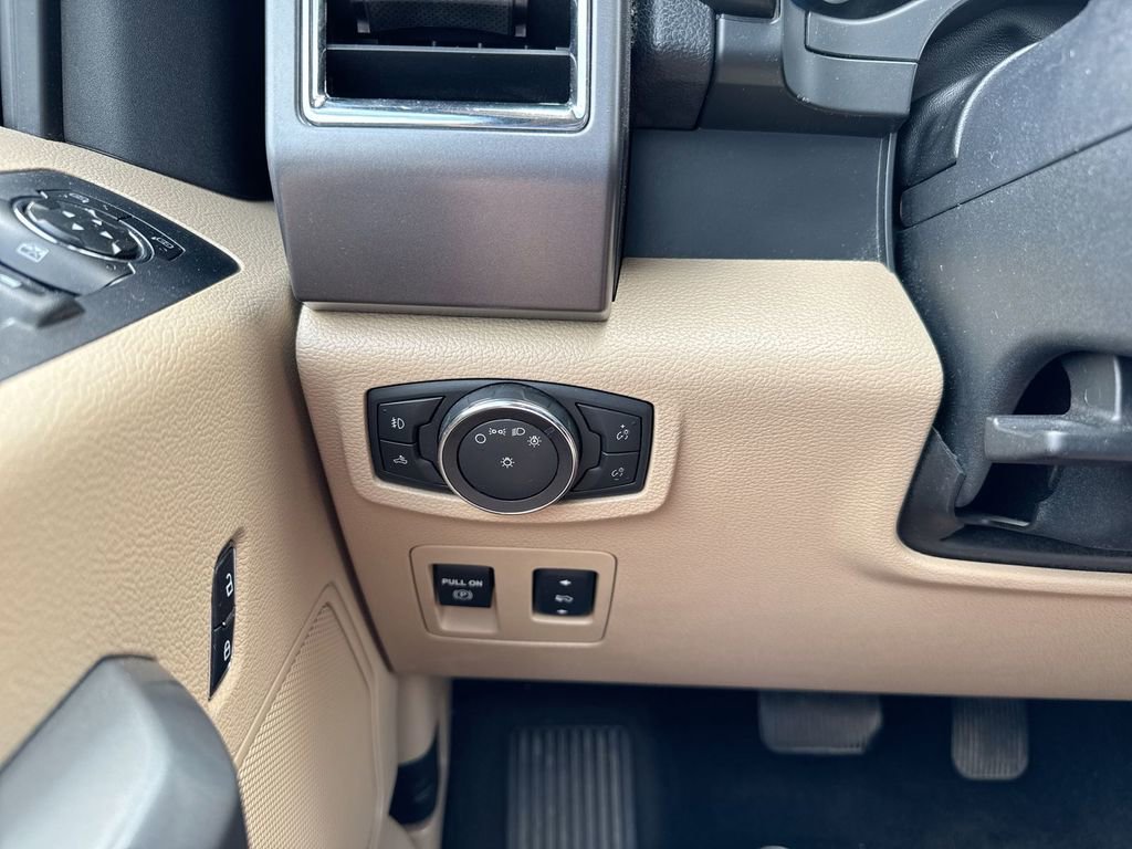 Used 2015 Ford F150 XLT w/ Equipment Group 302A Luxury AWD/4WD image 18