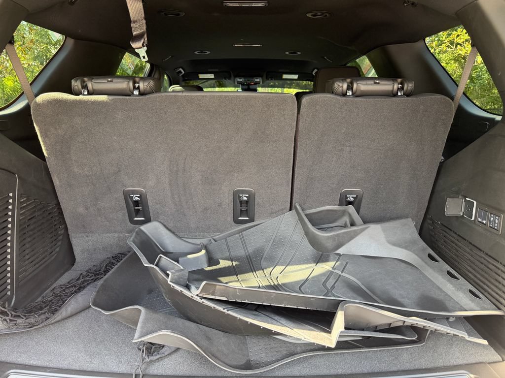 Used 2025 Chevrolet Tahoe High Country RWD image 7
