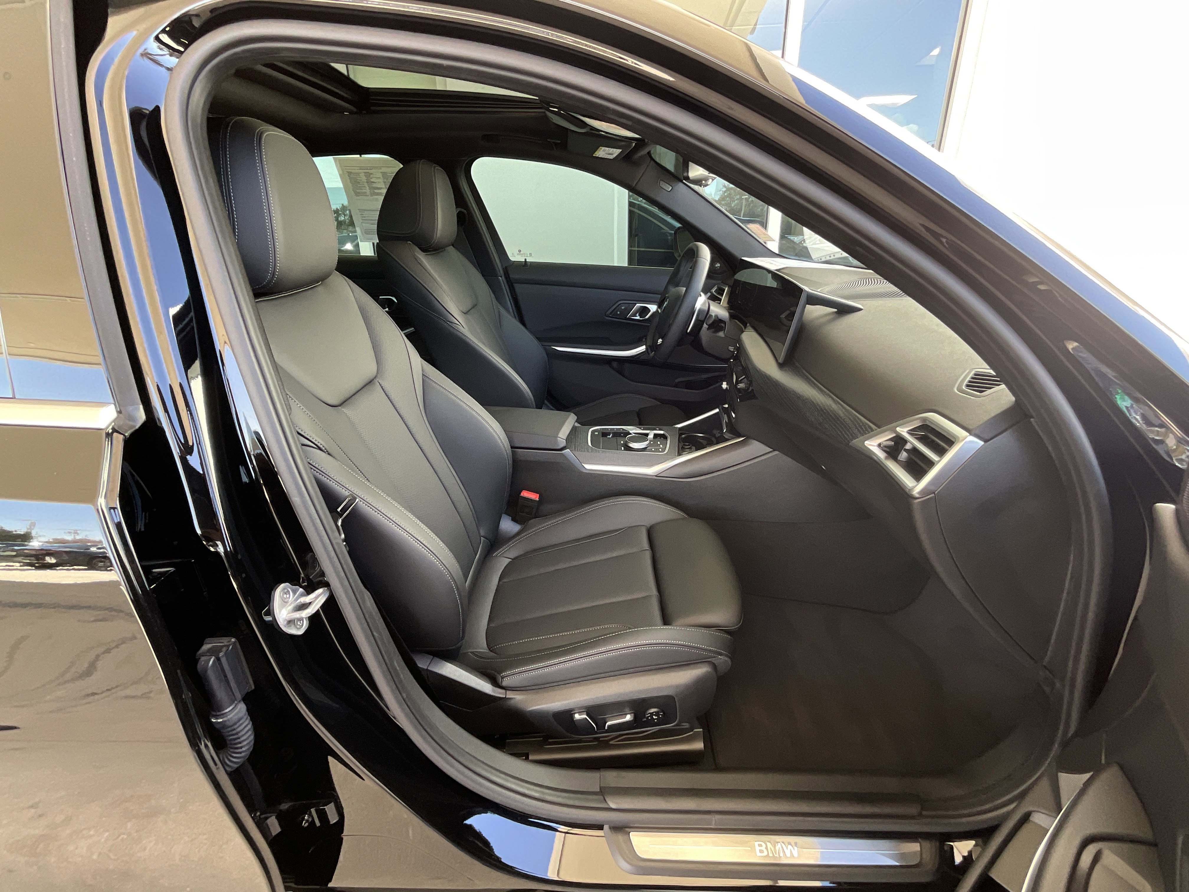 Certified 2025 BMW 330i Sedan image 21