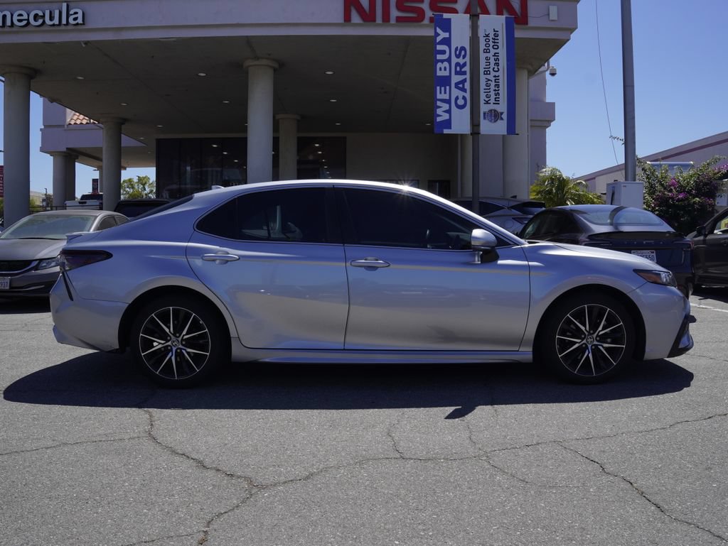 Used 2024 Toyota Camry SE FWD image 3