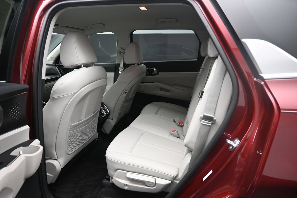 Used 2025 Kia Sorento S FWD image 24