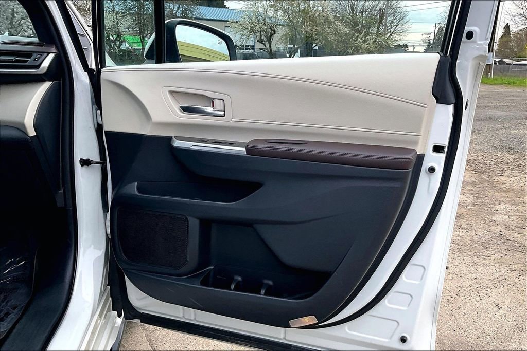 Used 2021 Toyota Sienna Platinum image 21