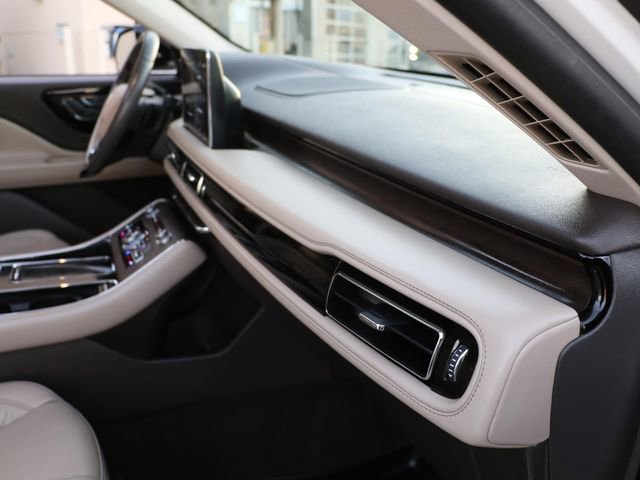 Used 2023 Lincoln Aviator Reserve w/ Equipment Group 201A image 10
