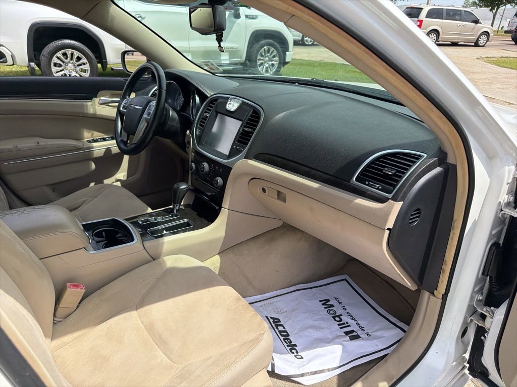 Used 2011 Chrysler 300 RWD image 14