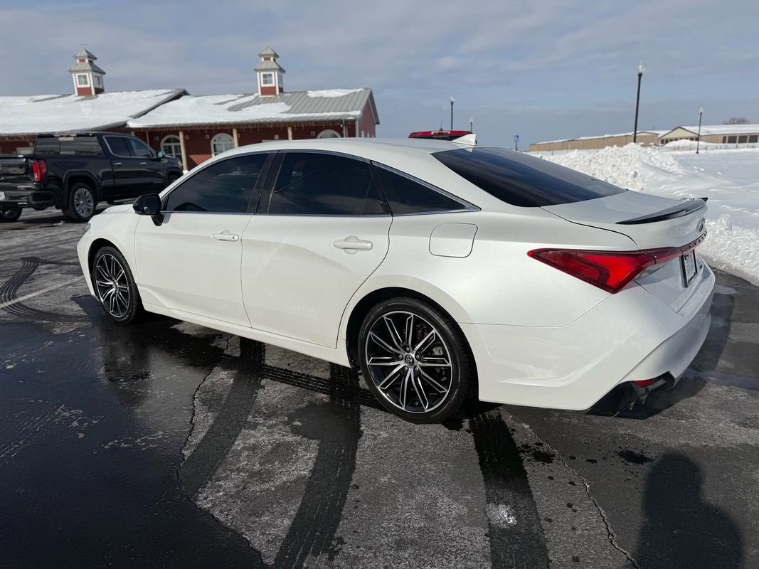 Used 2019 Toyota Avalon XSE image 6