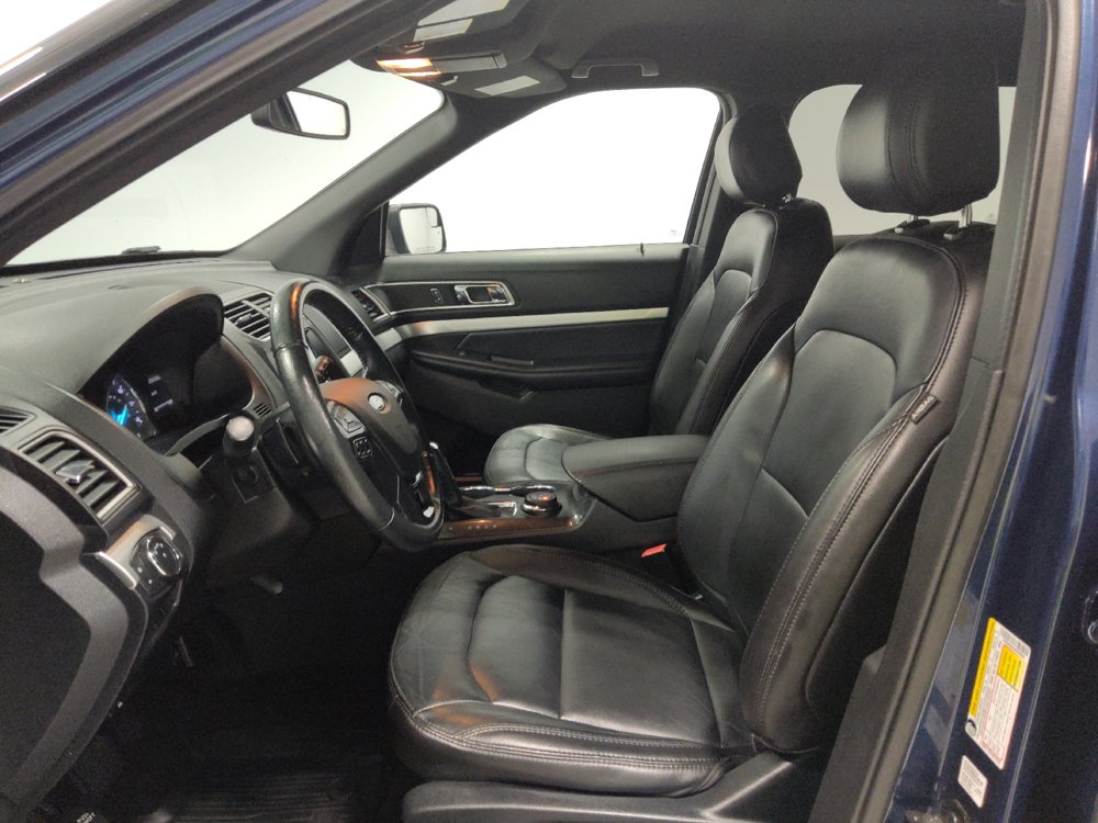 Used 2017 Ford Explorer XLT w/ Equipment Group 202A AWD/4WD image 17