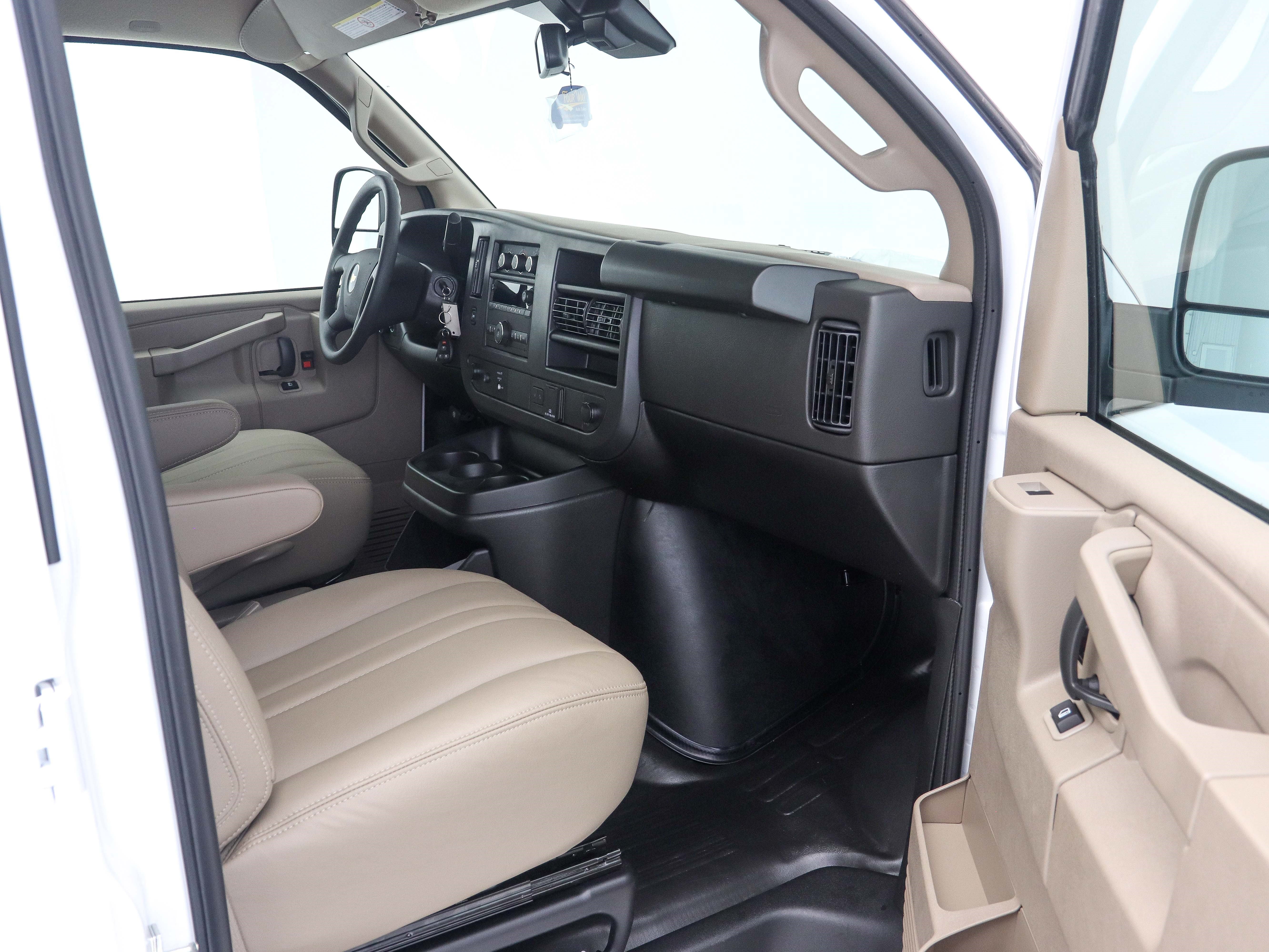 Used 2026 Chevrolet Express 3500 w/ Driver Convenience Package RWD image 16