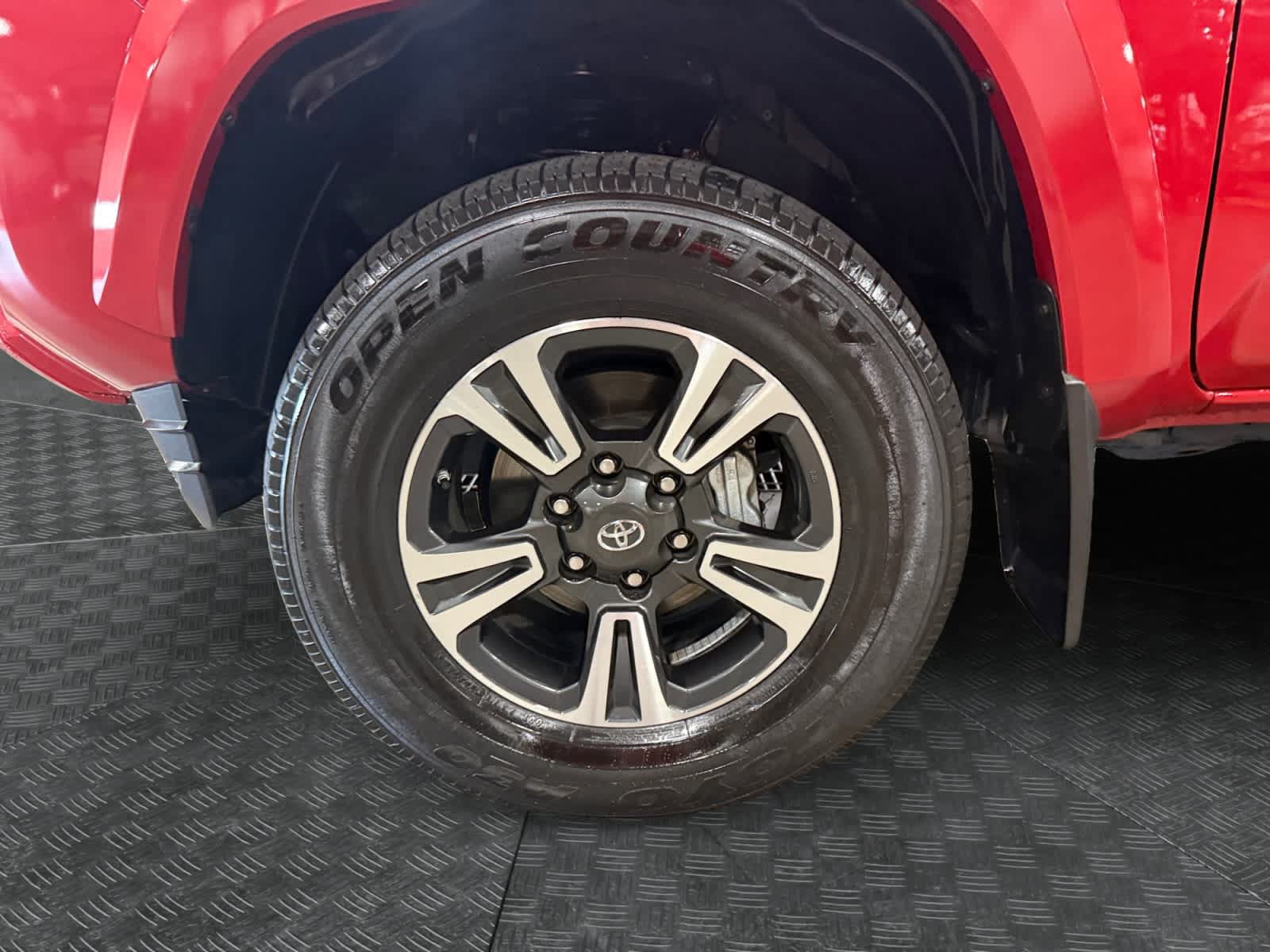 Used 2019 Toyota Tacoma TRD Sport w/ Technology Package AWD/4WD image 14
