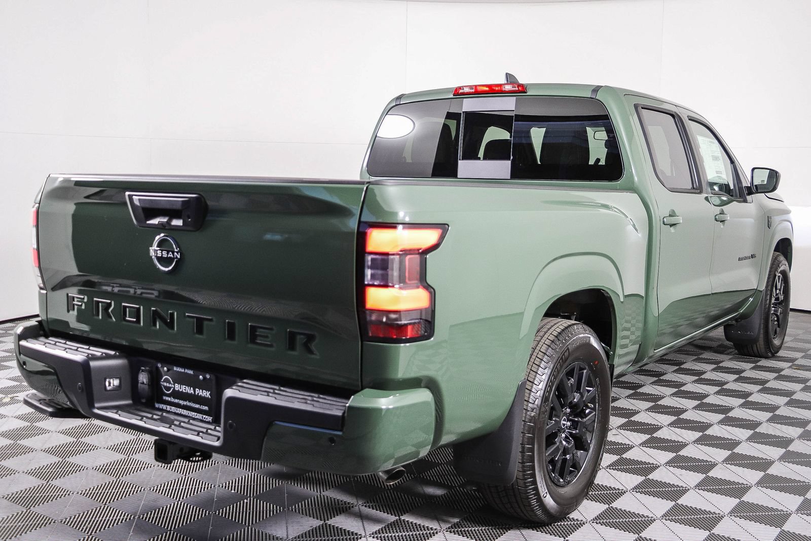 New 2027 Nissan Frontier SV w/ Tow Package RWD image 8