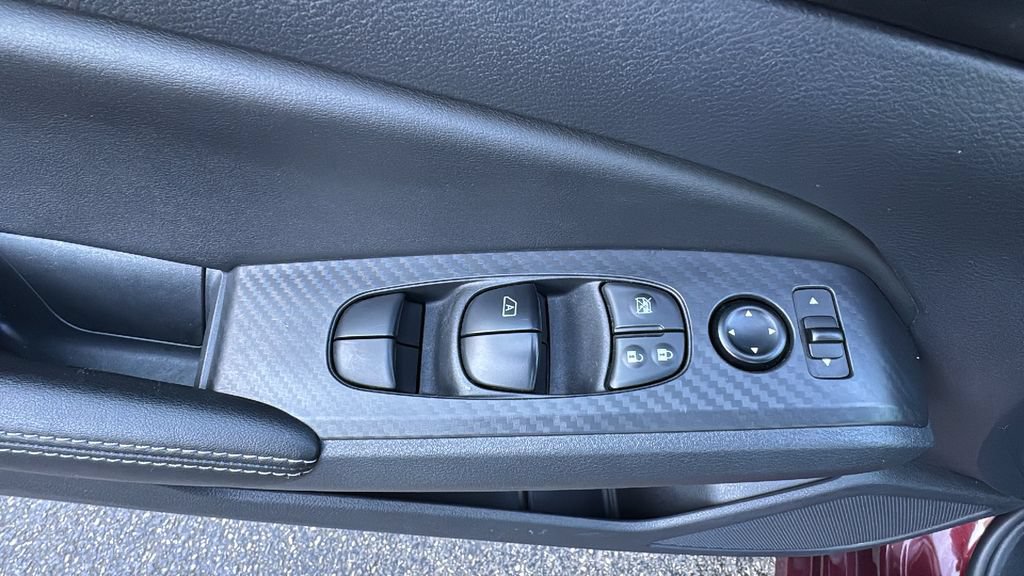Used 2025 Nissan Altima 2.5 SV FWD image 14