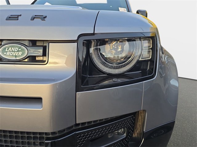 Used 2024 Land Rover Defender 130 X-Dynamic SE image 30
