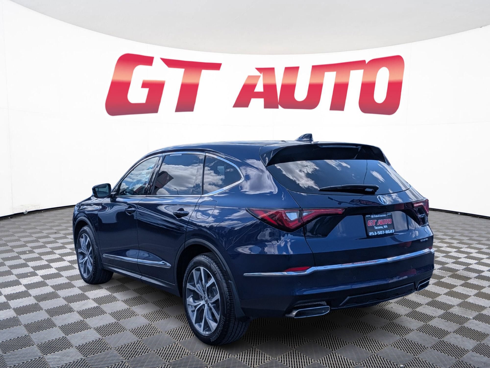 Used 2023 Acura MDX w/ Technology Package AWD/4WD image 3