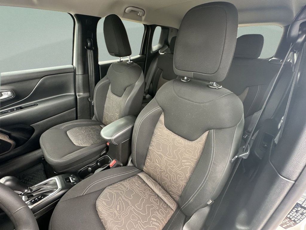 Certified 2023 Jeep Renegade Latitude AWD/4WD image 22