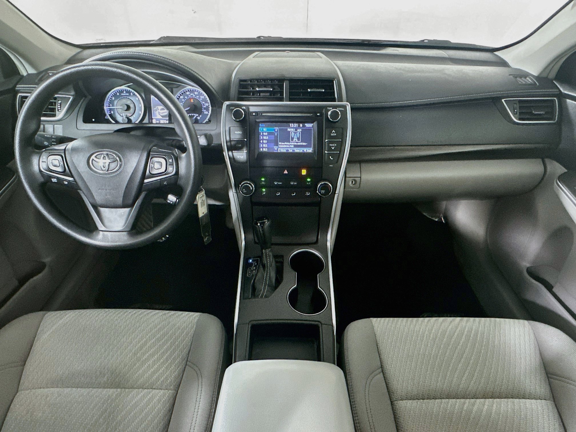 Used 2017 Toyota Camry LE FWD image 26