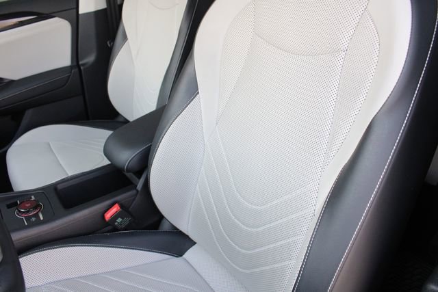 Used 2025 Volkswagen Tiguan SE FWD image 4