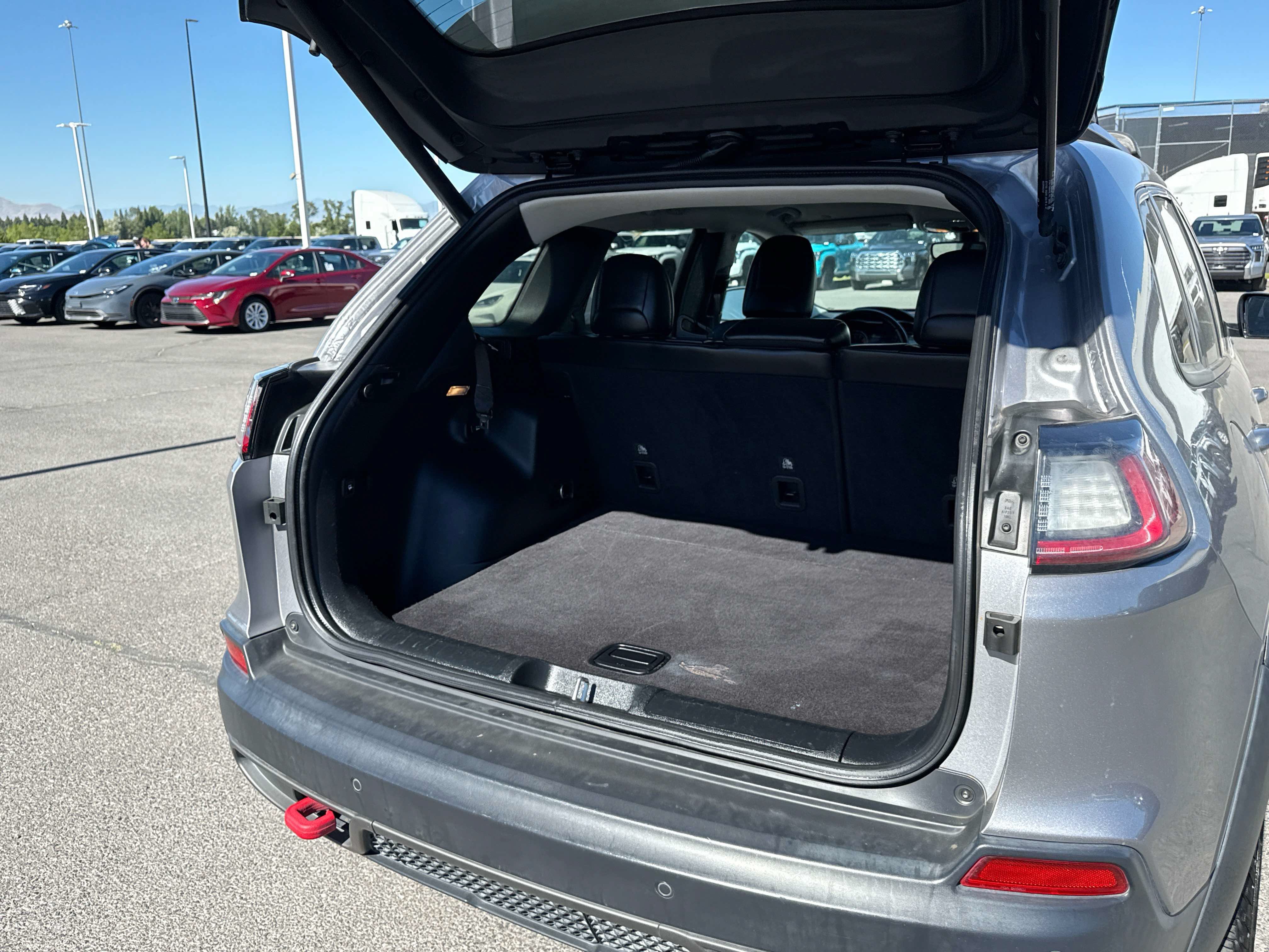 Used 2020 Jeep Cherokee Trailhawk w/ Comfort/Convenience Group AWD/4WD image 14