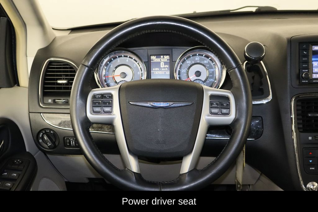 Used 2014 Chrysler Town & Country Touring image 7