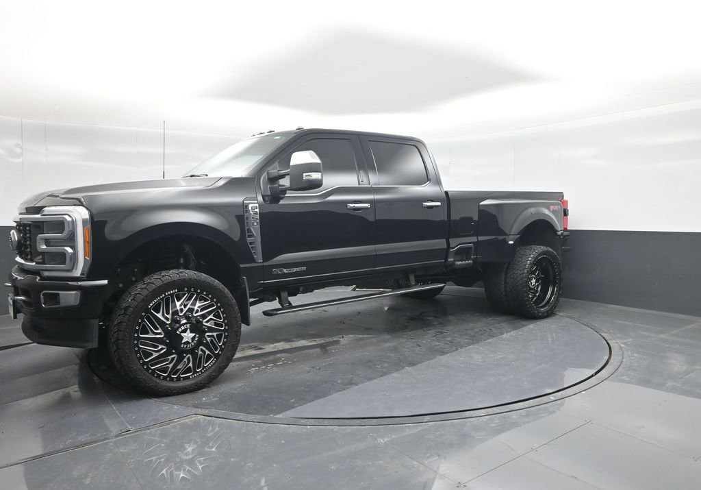 Used 2023 Ford F350 Platinum w/ FX4 Off-Road Package AWD/4WD image 34