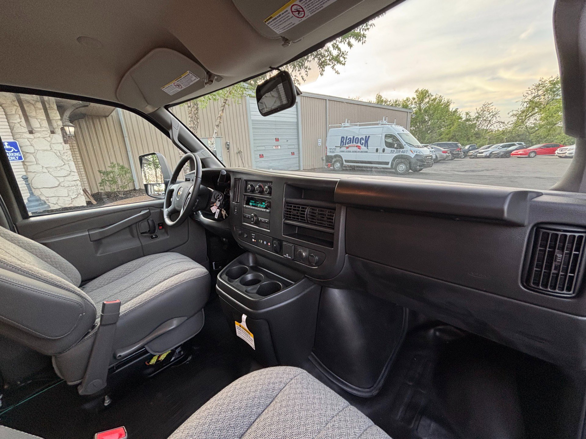 Used 2022 Chevrolet Express 3500 w/ Power Convenience Package RWD image 13