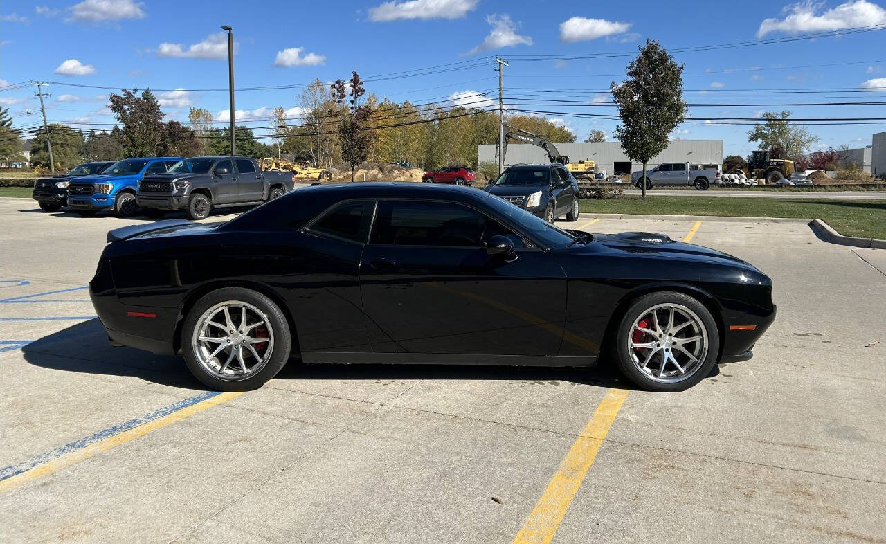 Used 2016 Dodge Challenger R/T image 5