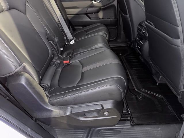 Used 2025 Honda Pilot Touring image 14