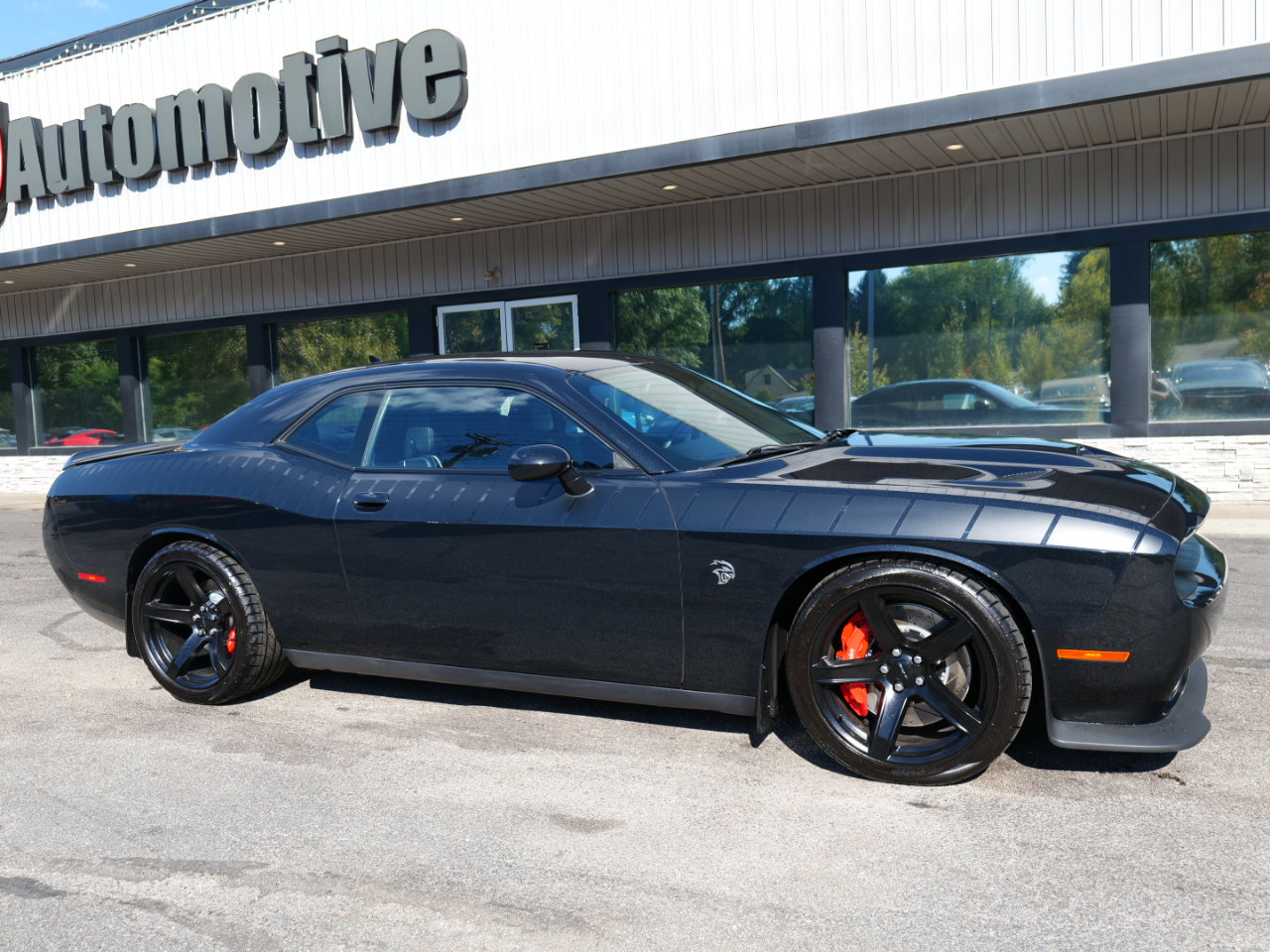 Used 2015 Dodge Challenger SRT Hellcat image 3
