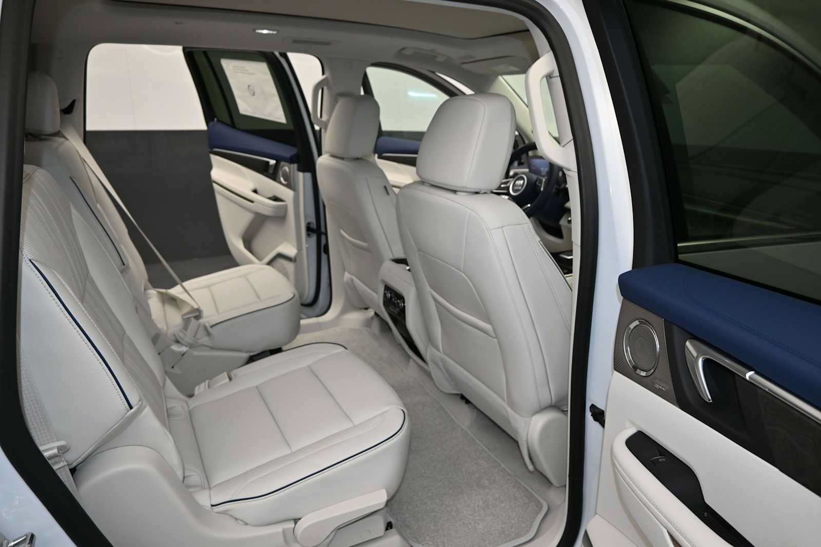 New 2026 Buick Enclave Avenir w/ Super Cruise Package AWD/4WD image 32