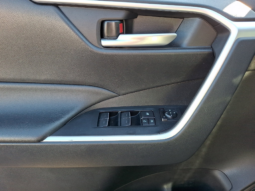 Certified 2025 Toyota RAV4 XLE AWD/4WD image 13
