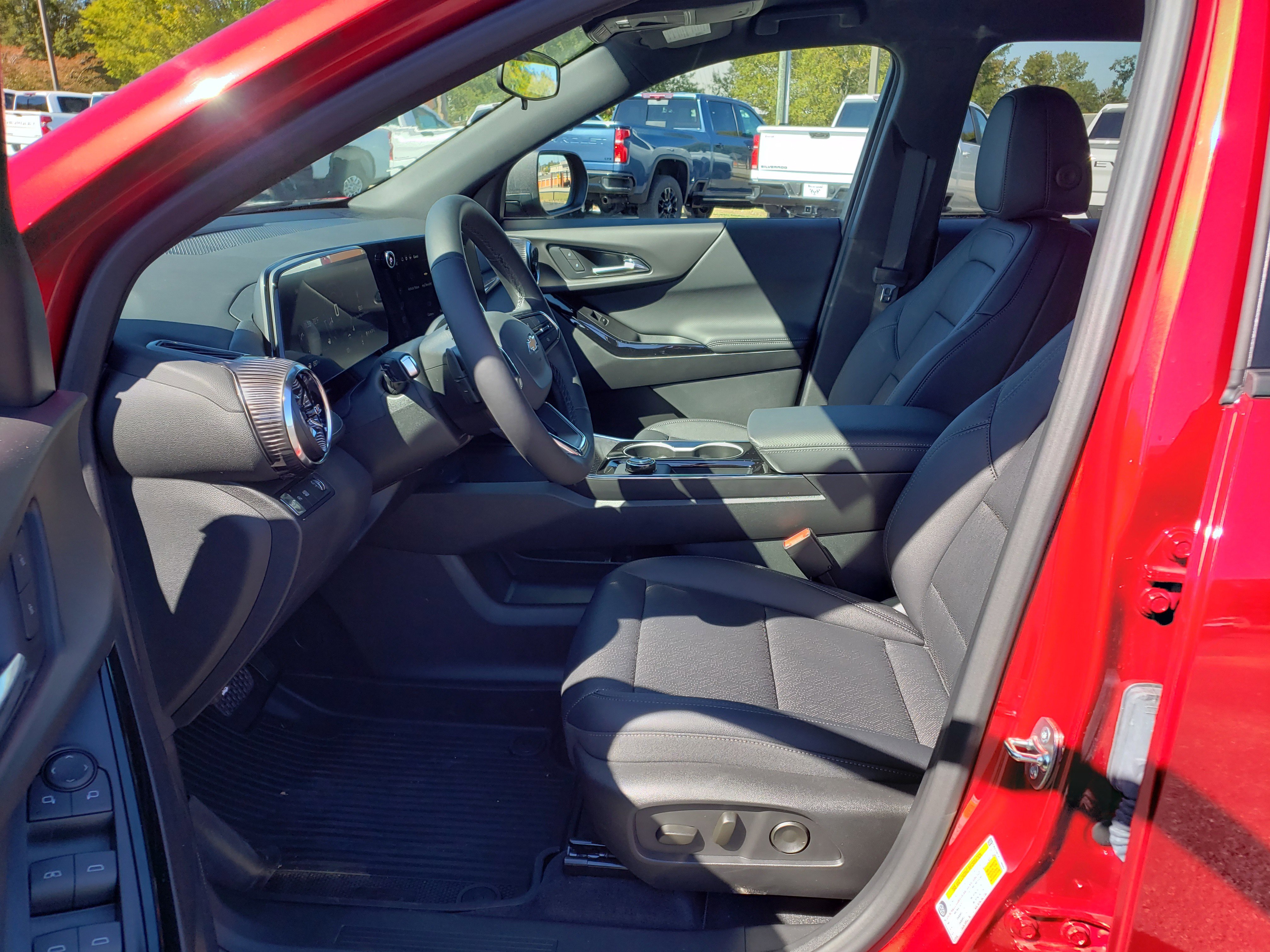 New 2026 Chevrolet Equinox LT w/ Convenience Package II image 31