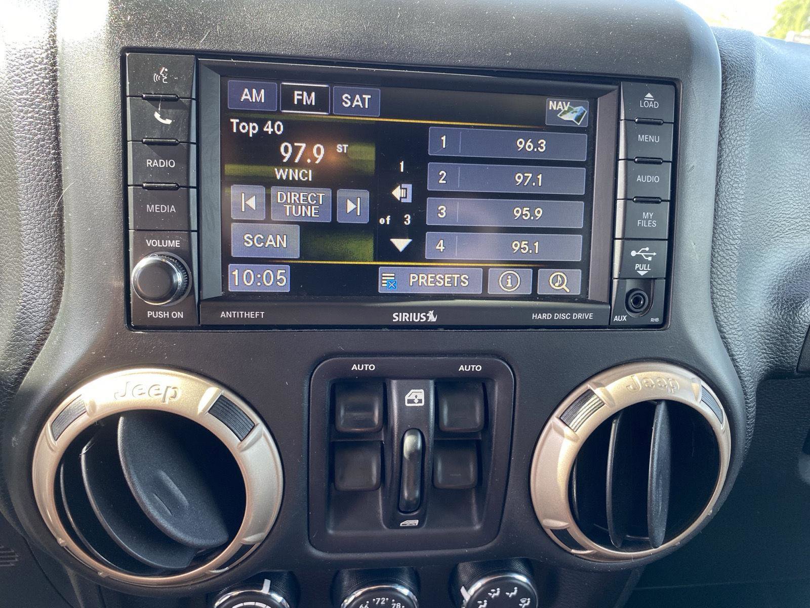 Used 2016 Jeep Wrangler Unlimited Sahara AWD/4WD image 18